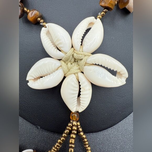 Mid Century Hawaiian Cowrie Shell Beaded Necklace with Floral Shell Design - Picture 4 of 16